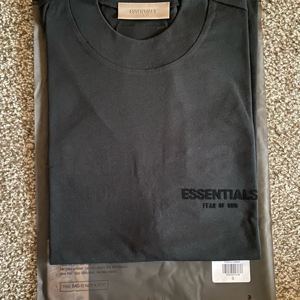 ESSENTIALS FEAR OF GOD T SHIRTS - Picture 3 of 9